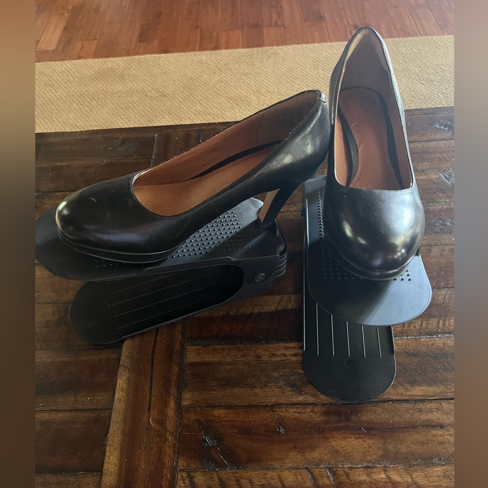 Clark’s artisan black pumps